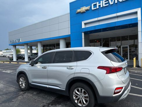 Used 2019 Hyundai Santa Fe SE FWD image 3