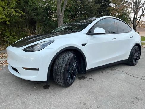 Used 2021 Tesla Model Y Performance image 12