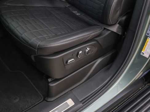 Used 2024 Cadillac Escalade Sport Platinum w/ LPO, ONYX Package AWD/4WD image 8