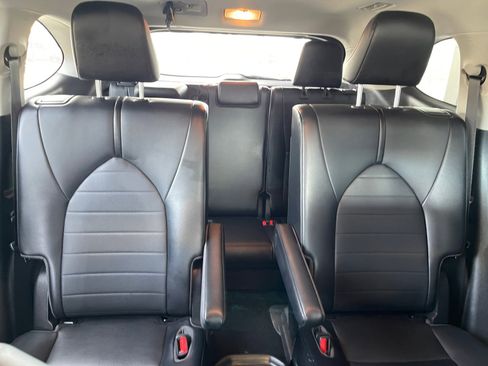 Used 2021 Toyota Highlander XLE image 15