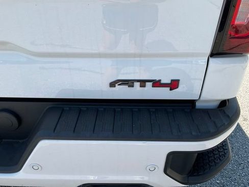 Used 2022 GMC Sierra 1500 AT4 w/ AT4 Premium Package AWD/4WD image 10