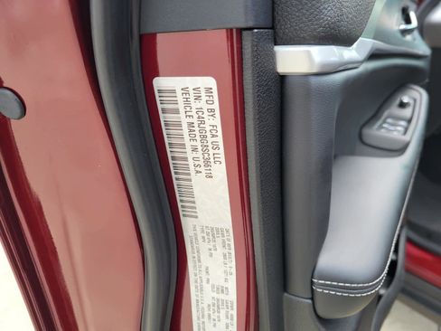 New 2025 Jeep Grand Cherokee Limited w/ Black Appearance Package image 21