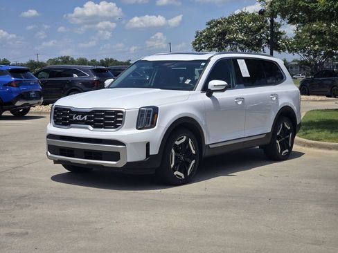 Certified 2024 Kia Telluride S w/ S Sunroof Package FWD image 2