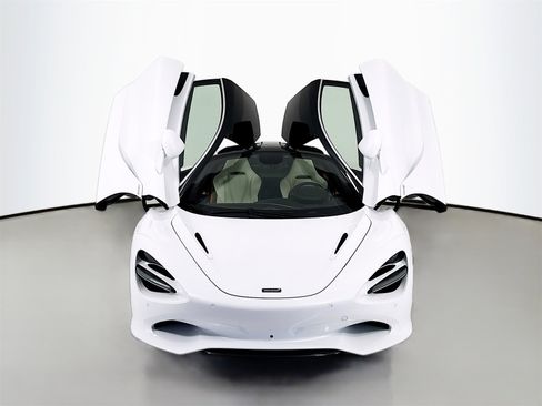 New 2026 McLaren 750S image 2