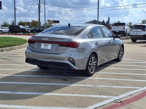 Used 2022 Kia Forte LXS image 4