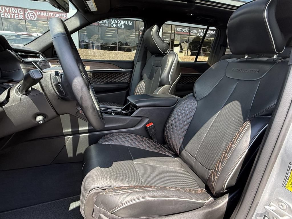 Used 2023 Jeep Grand Cherokee Summit w/ Adv Protech Group IV AWD/4WD image 8