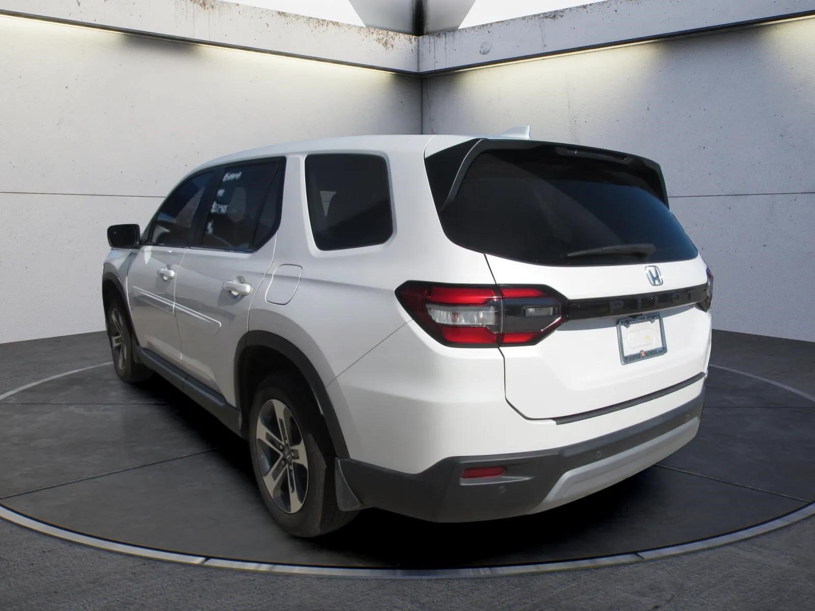 Used 2023 Honda Pilot EX-L image 4