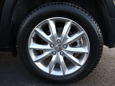 Used 2017 Jeep Cherokee Limited w/ Luxury Group image 42