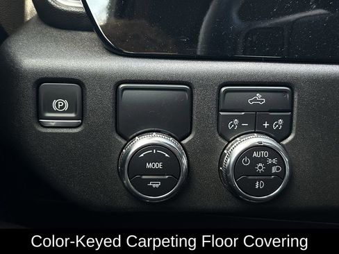 Used 2025 GMC Sierra 1500 Elevation image 27