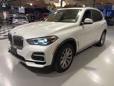 Used 2022 BMW X5 xDrive40i w/ Premium Package AWD/4WD image 1