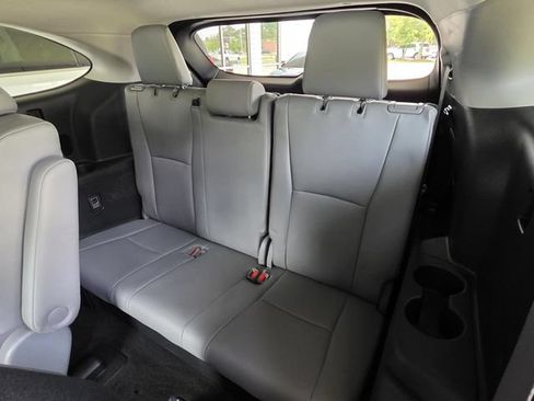 Used 2023 Toyota Highlander XLE FWD image 16
