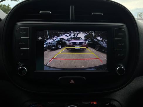Used 2025 Kia Soul LX w/ LX Technology Package FWD image 29