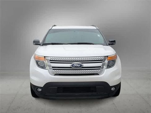 Used 2014 Ford Explorer XLT w/ Equipment Group 202A image 3