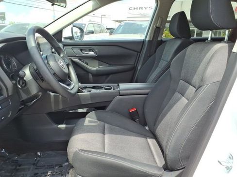 Used 2024 Nissan Rogue SV AWD/4WD image 9