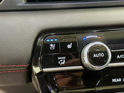 Used 2025 Honda Pilot Black Edition image 21