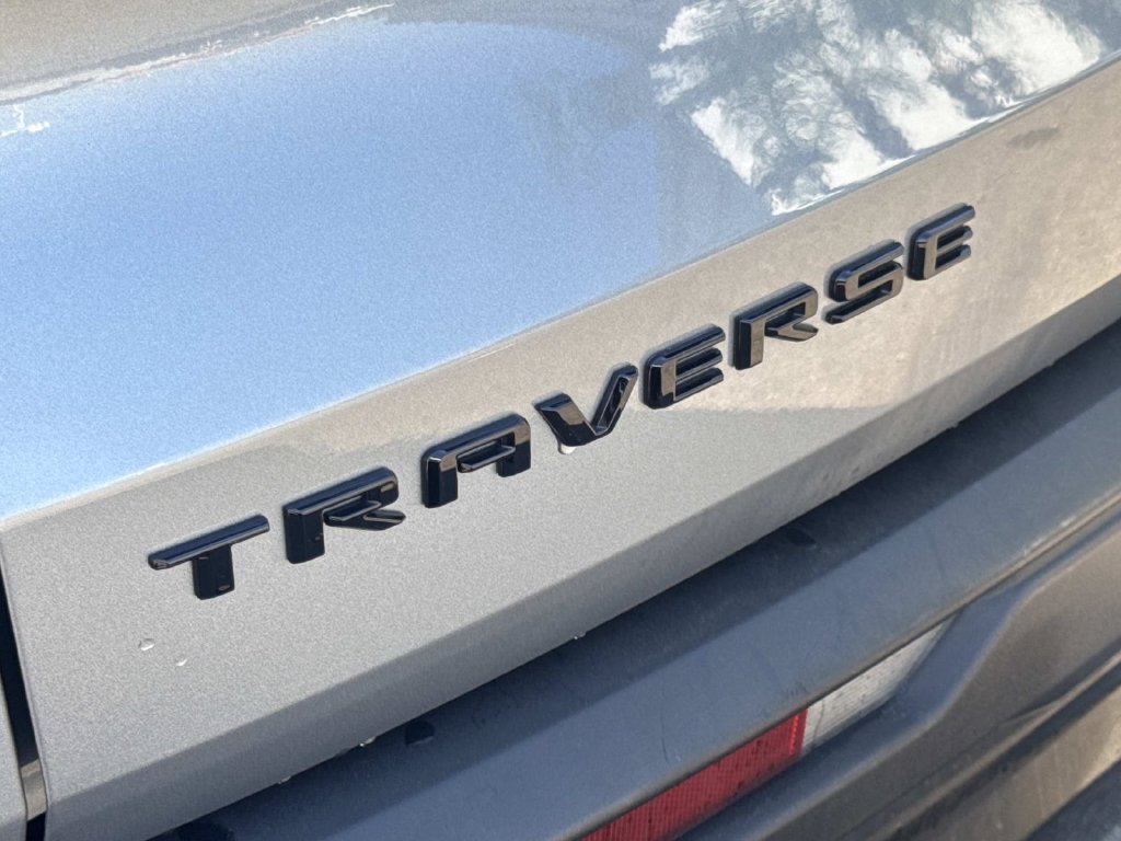 Used 2025 Chevrolet Traverse LT w/ Midnight/Sport Edition FWD image 6