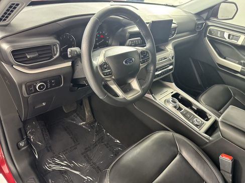 Used 2023 Ford Explorer XLT w/ Equipment Group 202A AWD/4WD image 24