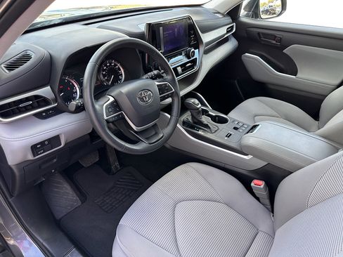 Used 2024 Toyota Highlander LE image 10