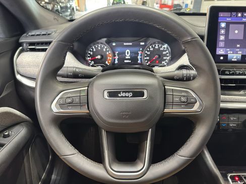 Used 2024 Jeep Compass Latitude AWD/4WD image 21