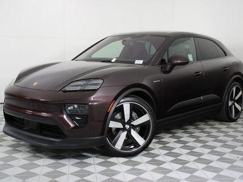 Certified 2025 Porsche Macan Electric RWD image 33