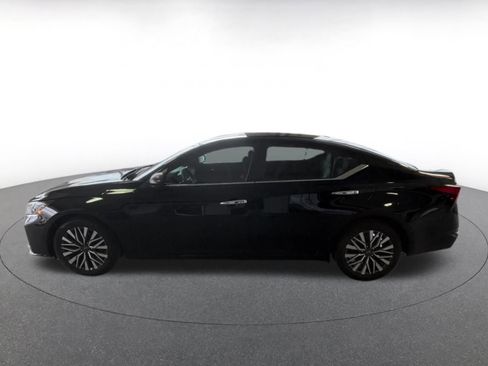 Used 2025 Nissan Altima 2.5 SV image 7