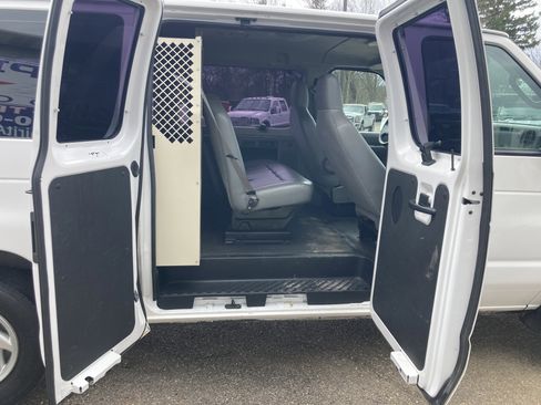 Used 2011 Ford E-150 and Econoline 150 Wagon w/ PWR Windows & Locks Group RWD image 16