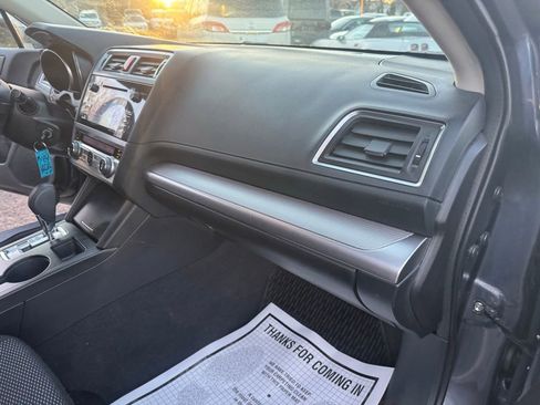 Used 2017 Subaru Outback 2.5i Premium image 38