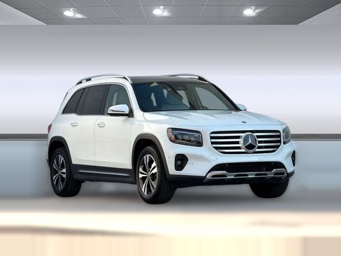 Certified 2026 Mercedes-Benz GLB 250 4MATIC image 7