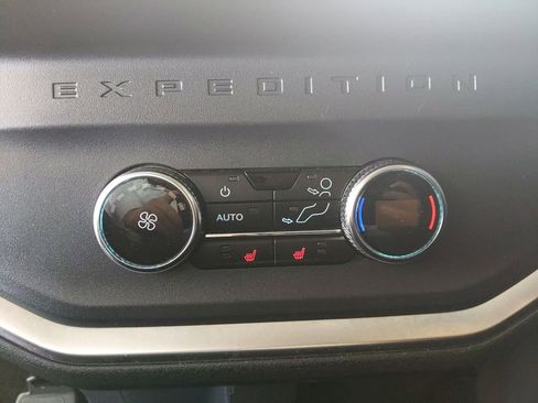 Certified 2025 Ford Expedition Platinum AWD/4WD image 17