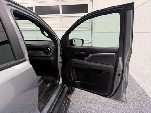 Used 2026 Chevrolet Colorado Z71 AWD/4WD image 30