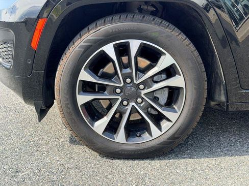 Used 2022 Jeep Grand Cherokee L Overland w/ Advanced Protech Group III AWD/4WD image 28