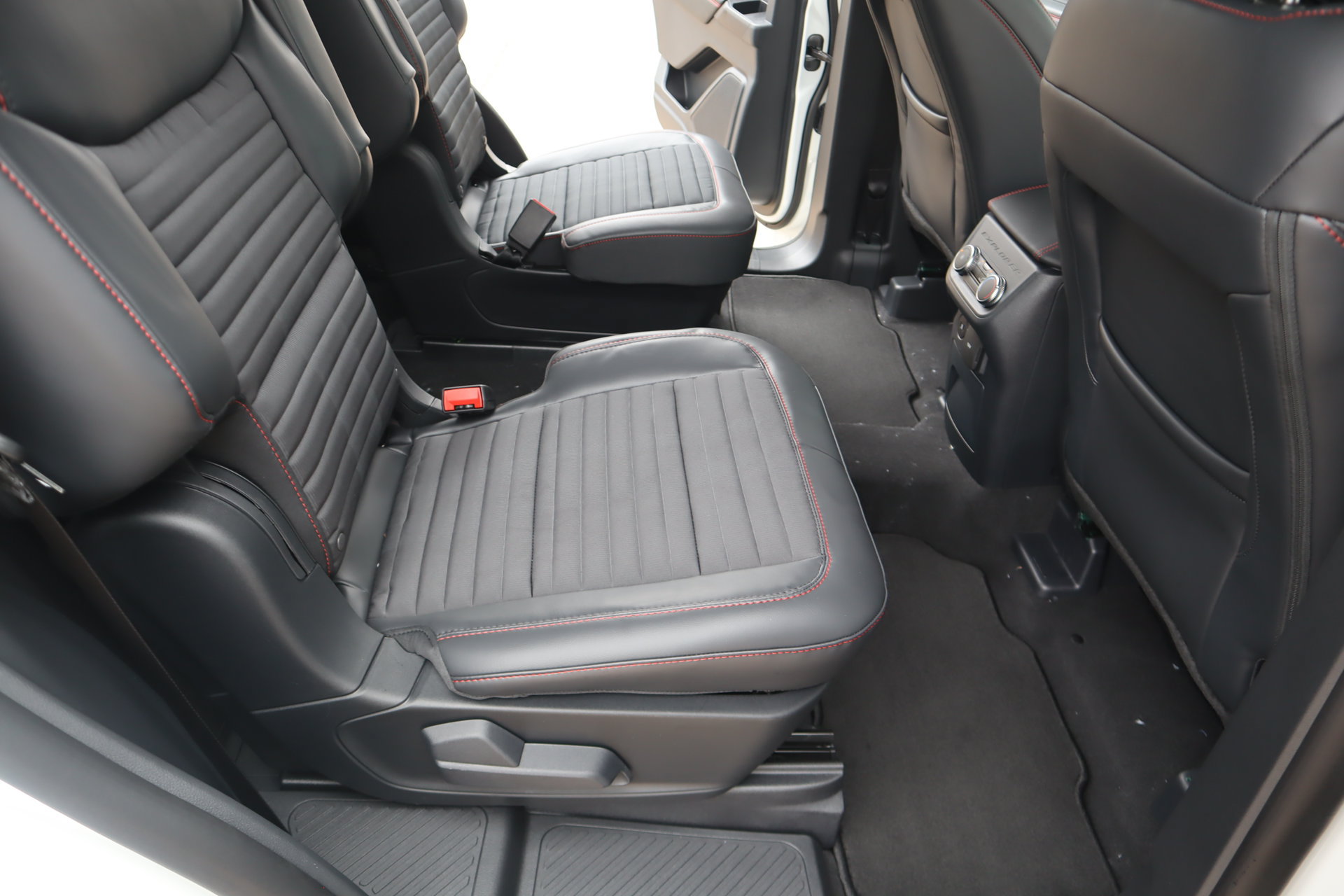 New 2026 Ford Explorer ST-Line AWD/4WD image 15