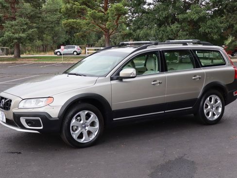 Used 2011 Volvo XC70 T6 image 10