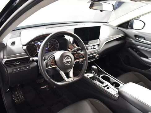 Used 2023 Nissan Altima 2.5 SV w/ SV Premium Package AWD/4WD image 12