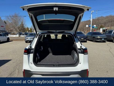 Used 2025 Volkswagen Tiguan SE image 21