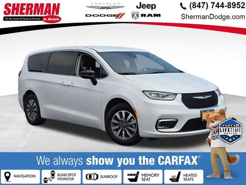Used 2024 Chrysler Pacifica Limited FWD image 1