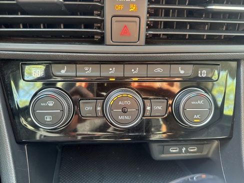 Used 2024 Volkswagen Jetta SE image 18