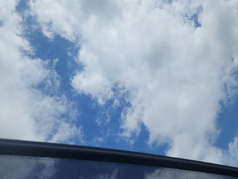 Used 2023 Volkswagen Taos SEL image 10