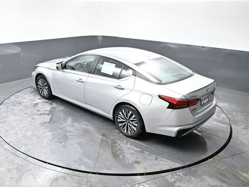 Used 2024 Nissan Altima 2.5 SV image 45