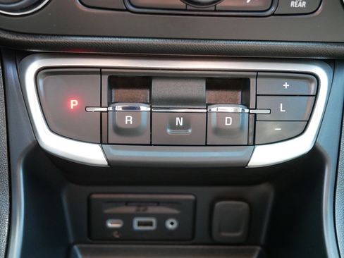 Used 2024 GMC Terrain SLT w/ Infotainment Package II image 24