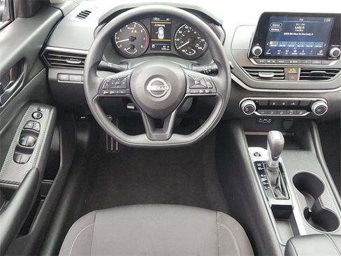 Used 2025 Nissan Altima 2.5 S image 12
