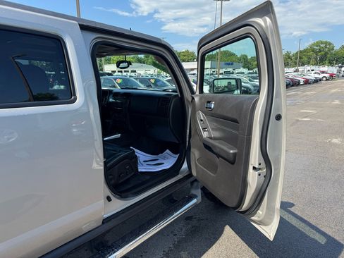 Used 2009 HUMMER H3T Luxury image 9