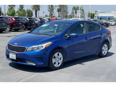 Used 2017 Kia Forte LX FWD image 2