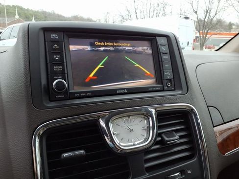 Used 2012 Chrysler Town & Country Limited w/ Luxury Group image 13