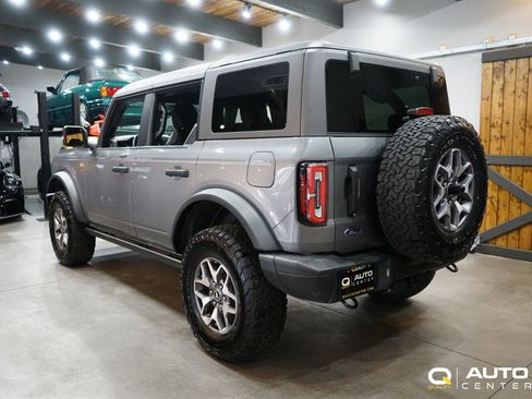 Used 2023 Ford Bronco Badlands image 8