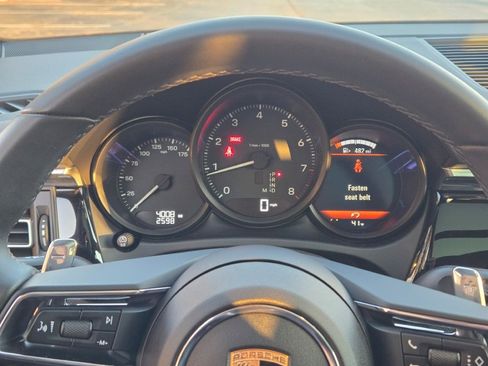 Used 2025 Porsche Macan image 28