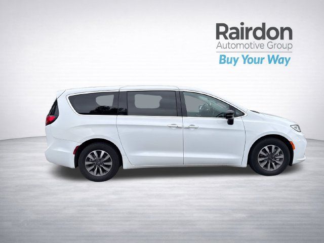 Used 2024 Chrysler Pacifica Limited FWD image 8