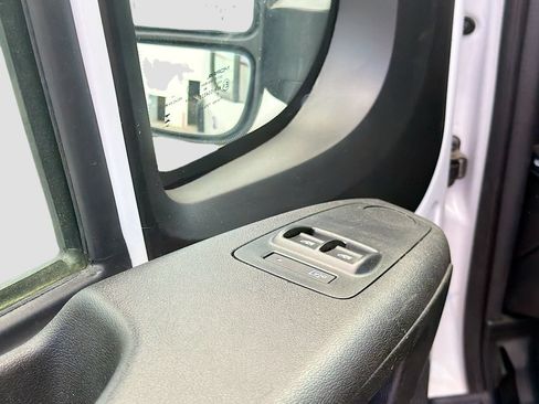 Used 2025 RAM ProMaster 2500 w/ U-Haul Equipment Group FWD image 17