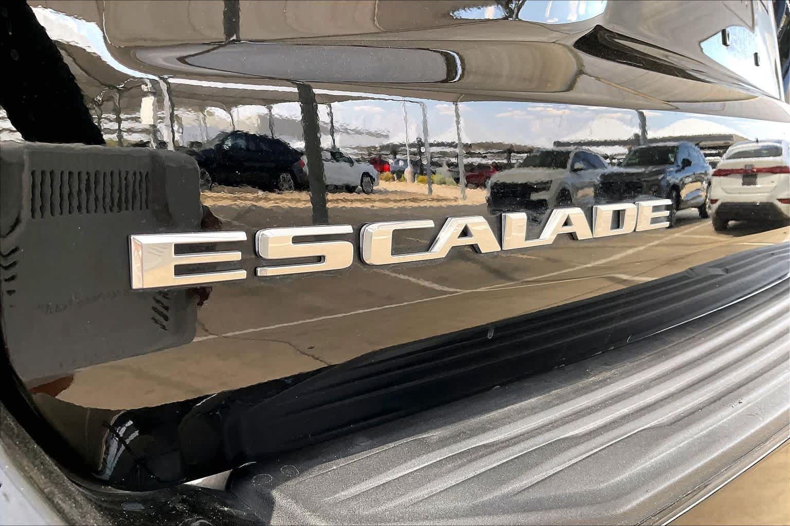 Used 2024 Cadillac Escalade Premium Luxury RWD image 30