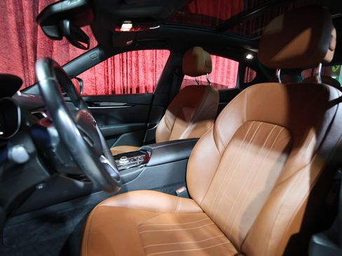 Used 2018 Maserati Levante image 14